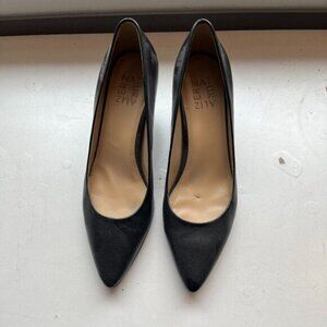 Naturalizer Black leather Everly mid-heel pump size 8.5 Very good condition.